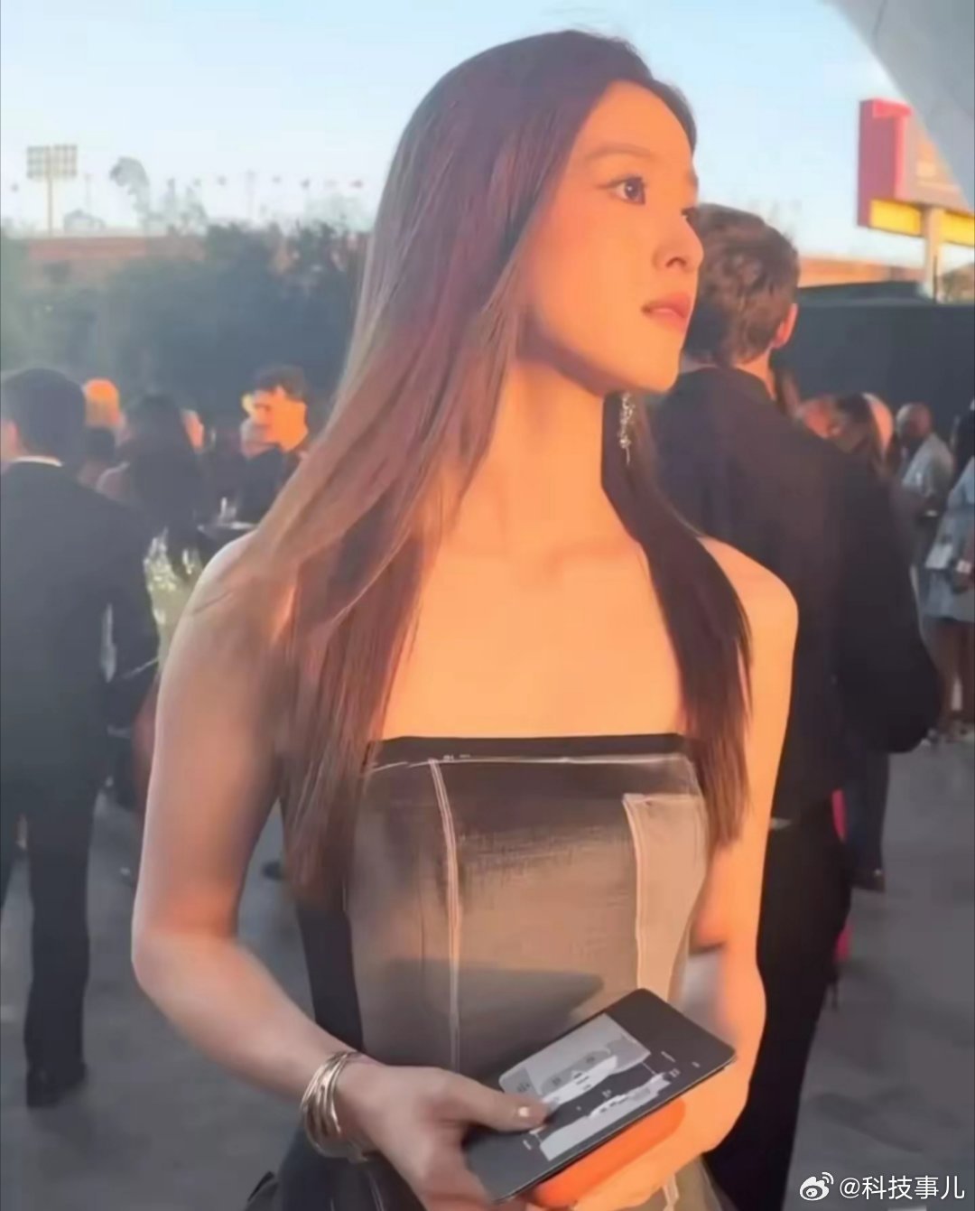 奶茶妹妹这气质真是绝了，刘强东的审美一直在线 ​