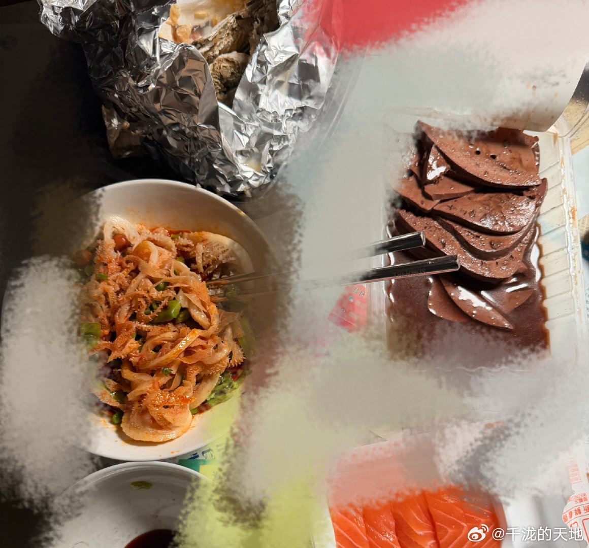 我今天的河马晚餐，第二次买没什么经验……第一次买的mojito特别难吃，还有一瓶还没吃掉，上次买的饮料我喝完了这次又买了一瓶……没营养的东西总是好吃的……[并不简单][并不简单][并不简单]你猜我最喜欢吃哪个……
郊区人民吃山姆……
市区人民吃河马，奥齐乐，亚马逊……亚马逊的饮料我觉得还行，其 ​