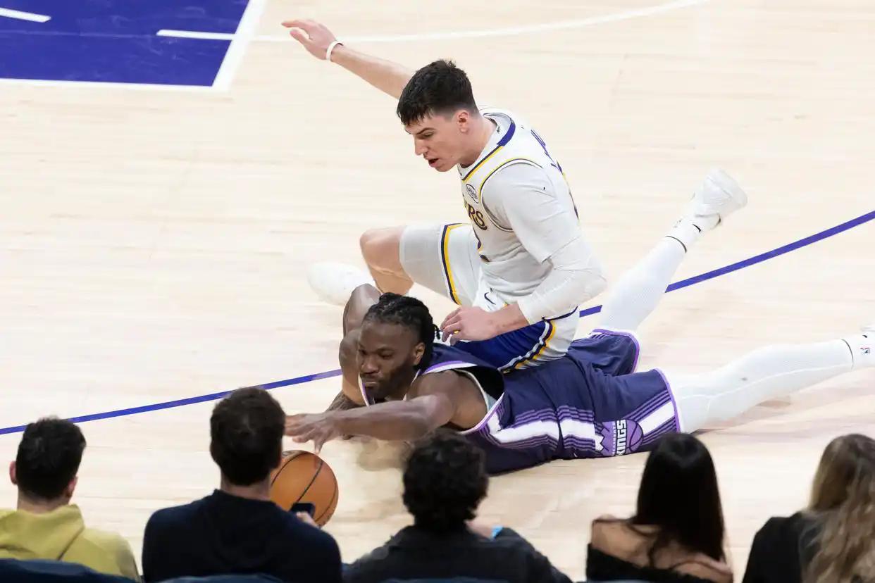 湖人在主场131-107大胜爵士。拉拉维亚今天完成登场赛季全勤， 赛后...