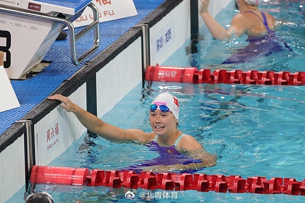 2026年中国游泳公开赛女子50米自由泳决赛，何诗蓓24秒41获得第一...