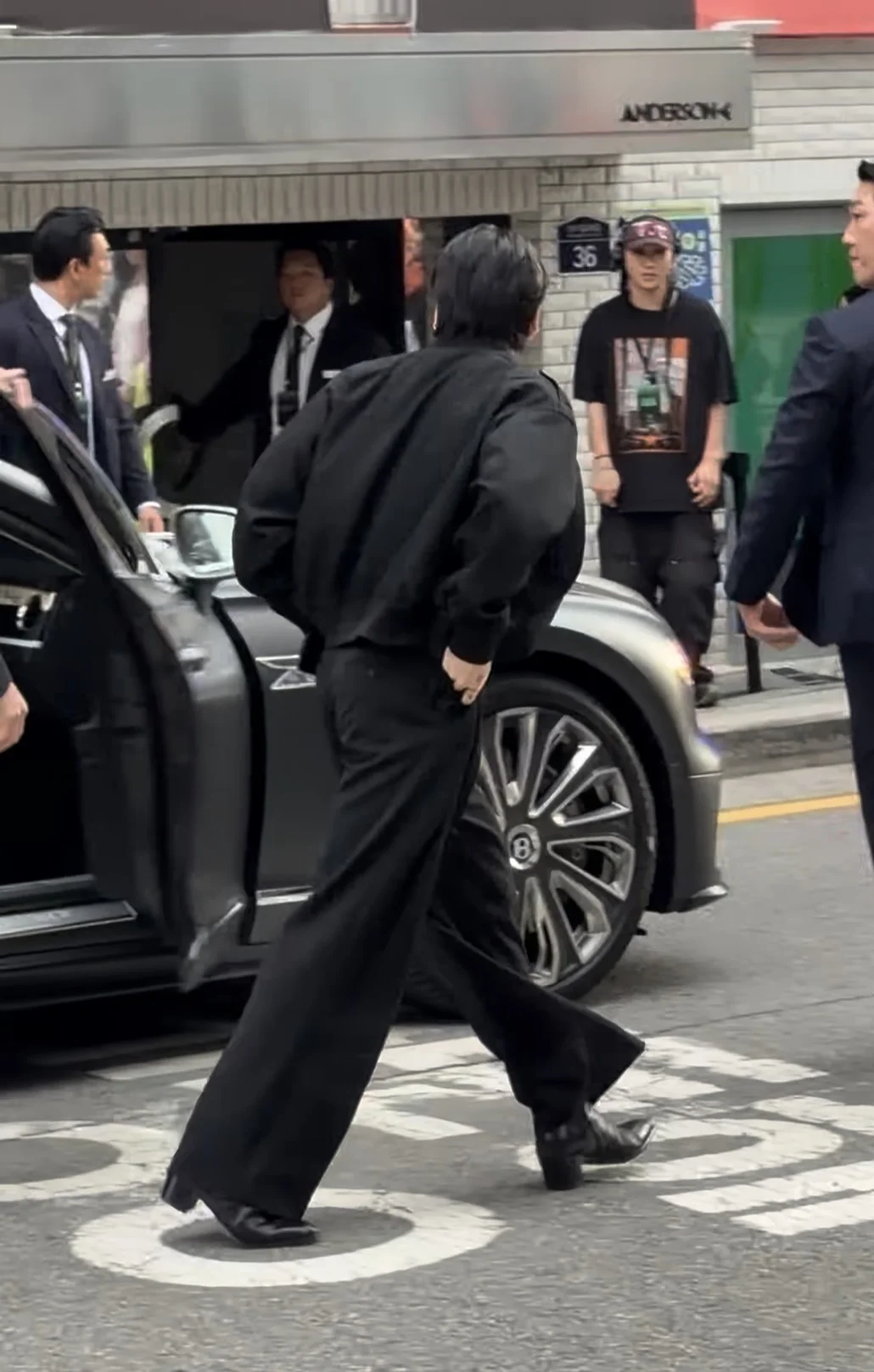 柾国今日出席圣水Spotify活动现场！