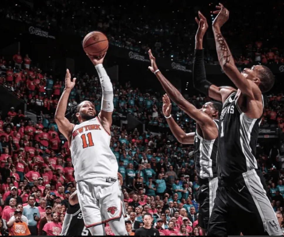 美记：布伦森用巨大扫帚模拟文班防守，训练中提高投篮弧线  NBA季后赛...