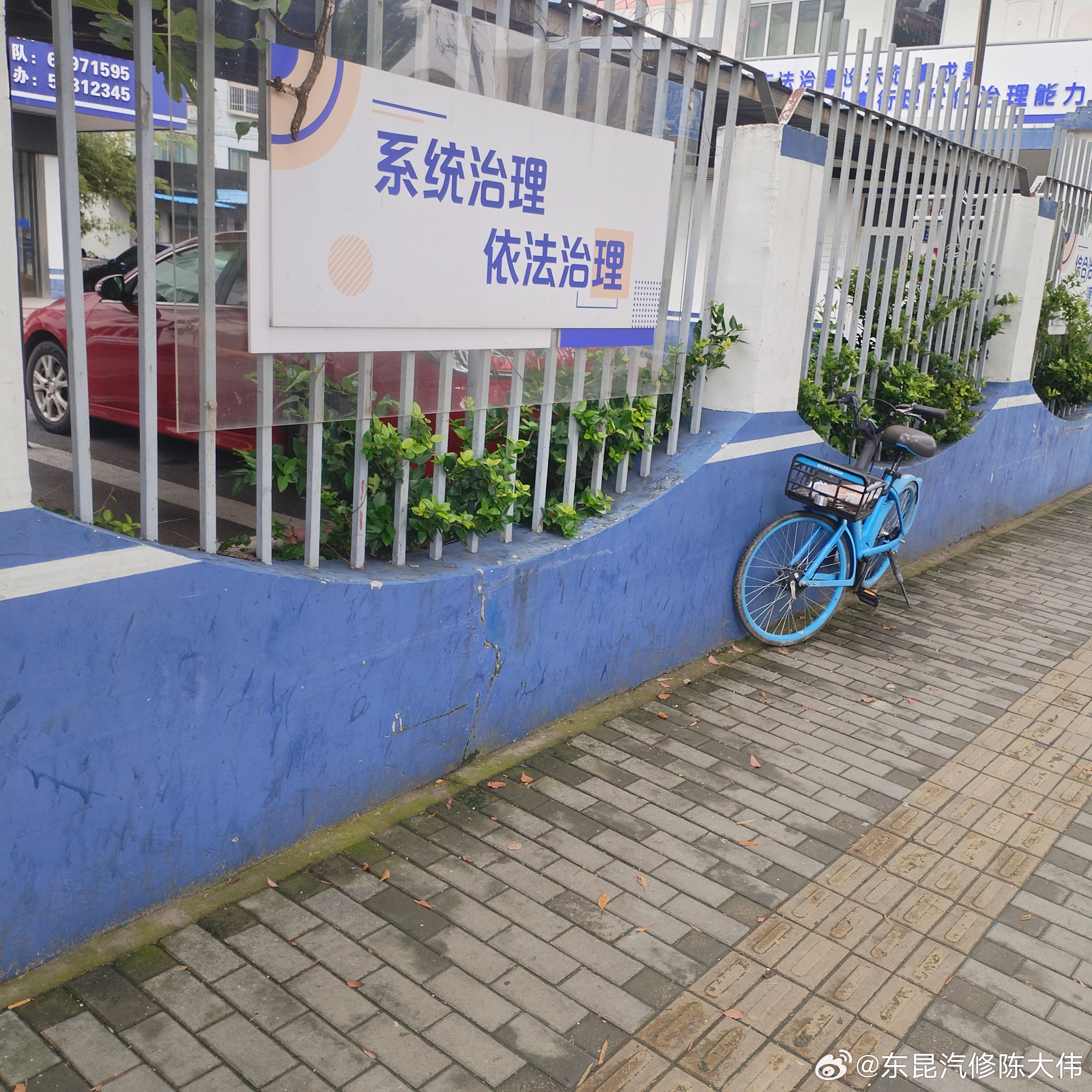 因为城中村改造，浦东新区高行强拆了上海东昆汽车维修服务有限公司，本人翻建的厂房、配件、设备、工具……全部毁坏，高行镇在强拆方面暴力野蛮。高行派出所帮忙控制了所有员工，一直到拆趴下才放出来，本人因为阻止被刑事拘留一个月。我母亲承受不了吃了一百多颗安眠药，救过来后疯了，大部分时间都是 ​