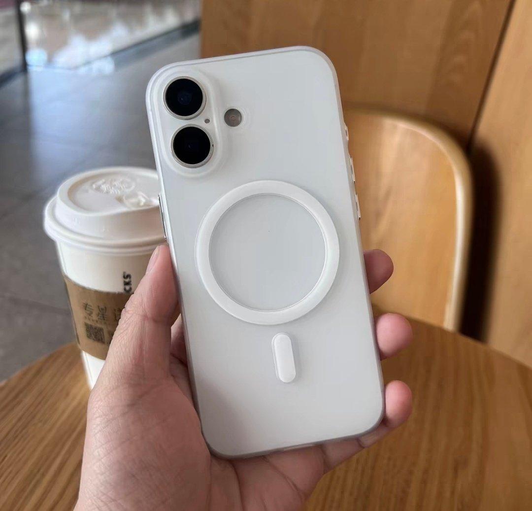 iPhone17即将涨价，所以问题来了，大家是准备入手下月发布的iPhone18 Pro还是涨价后的iPhone17呢？因为iPhone18要明年春季才发布…#iPhone17涨价倒计时##iPhone 17系列或全球涨价# ​