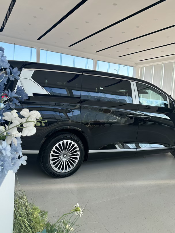 19万起拿下旗舰 MPV＋极狐问道v9 三排都舒服