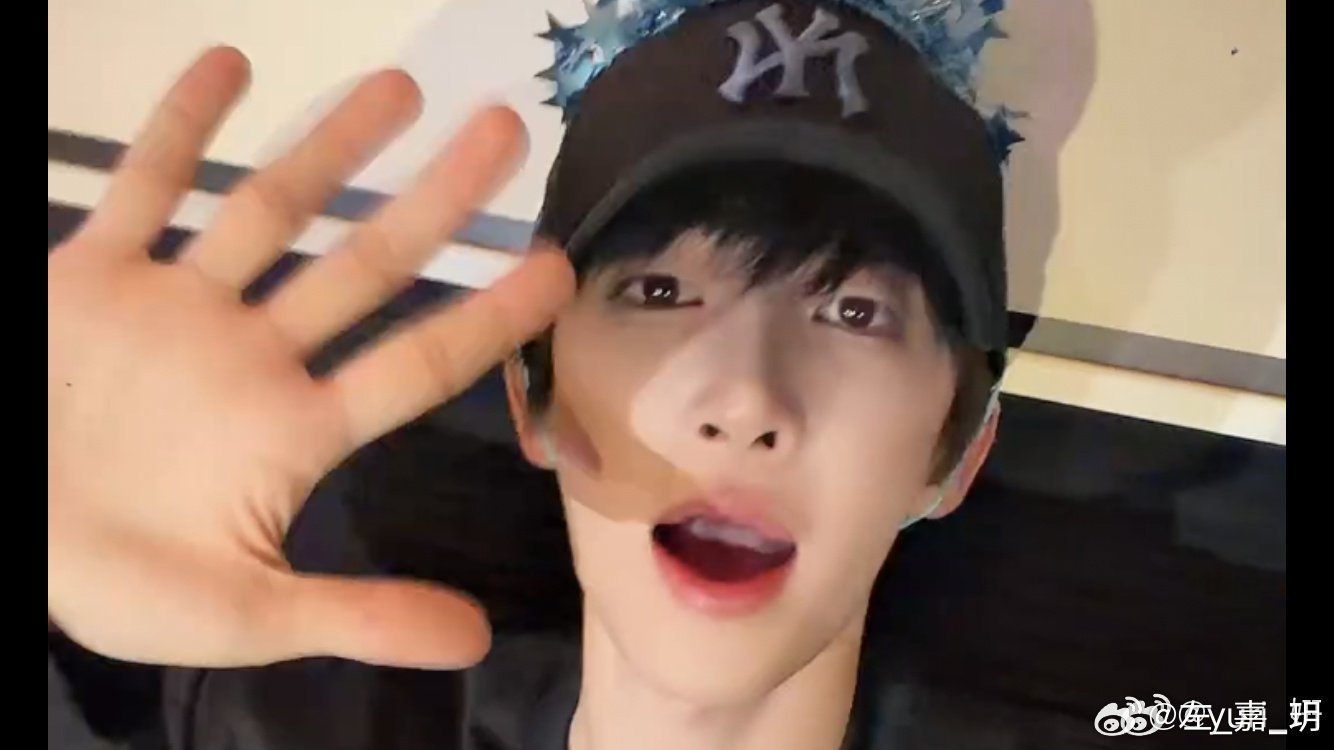 #刘宇[超话]##杨丞琳称刘宇太精致好险我也不差##刘宇国风美少年# ly#刘宇全能艺人# 

行尽江南见百花 无一胜你˶˃ᵕ˂˶

刘宇​