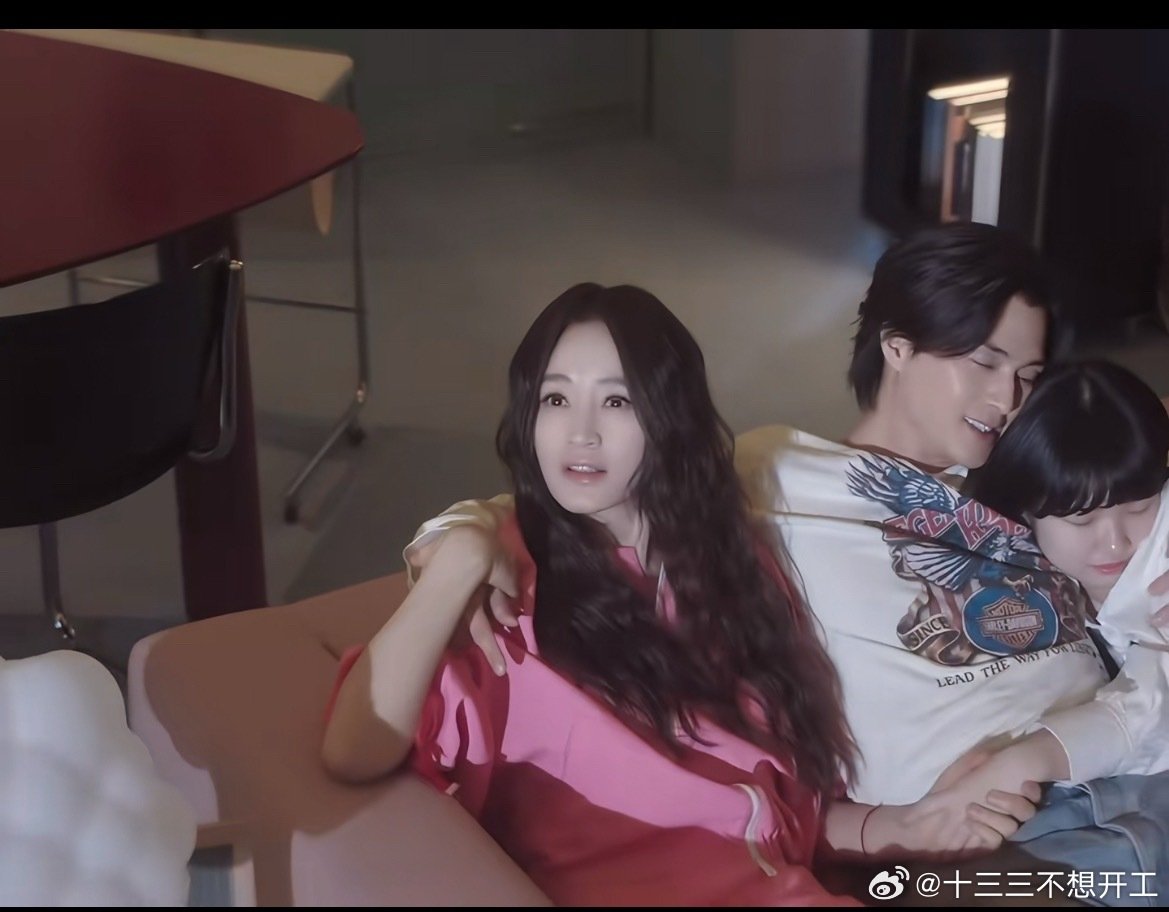 李小冉跟金惠秀好像啊 ​