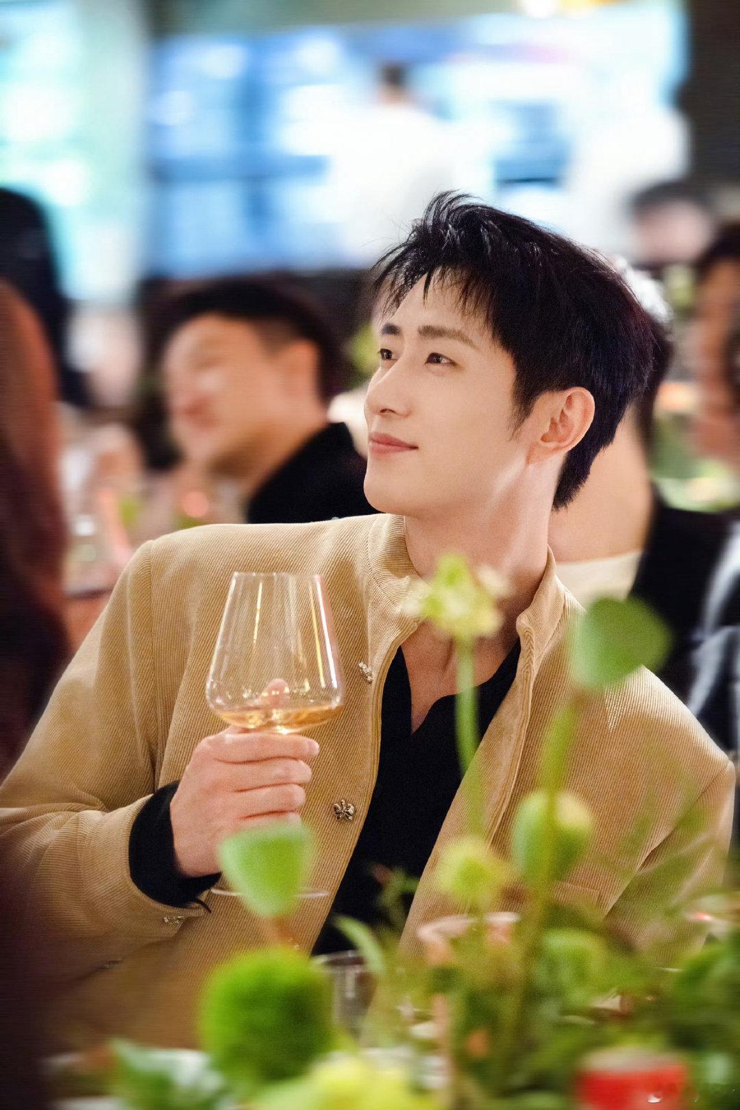 #王凯沐[超话]##王凯沐叶云程# 💙#王凯沐灼灼烈日# 

愿你历经千帆，归来仍是少年；愿你一路繁花，前程似锦。为你奔赴，为你呐喊，为你点亮一片星海。不问来路，不问归途，只愿一路相伴。

​