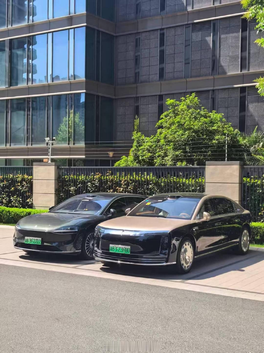 享界G9大定啦 
​到时候M9 G9 S9T  尊界S800 停一起
​想想都帅 
#享界G9# ​