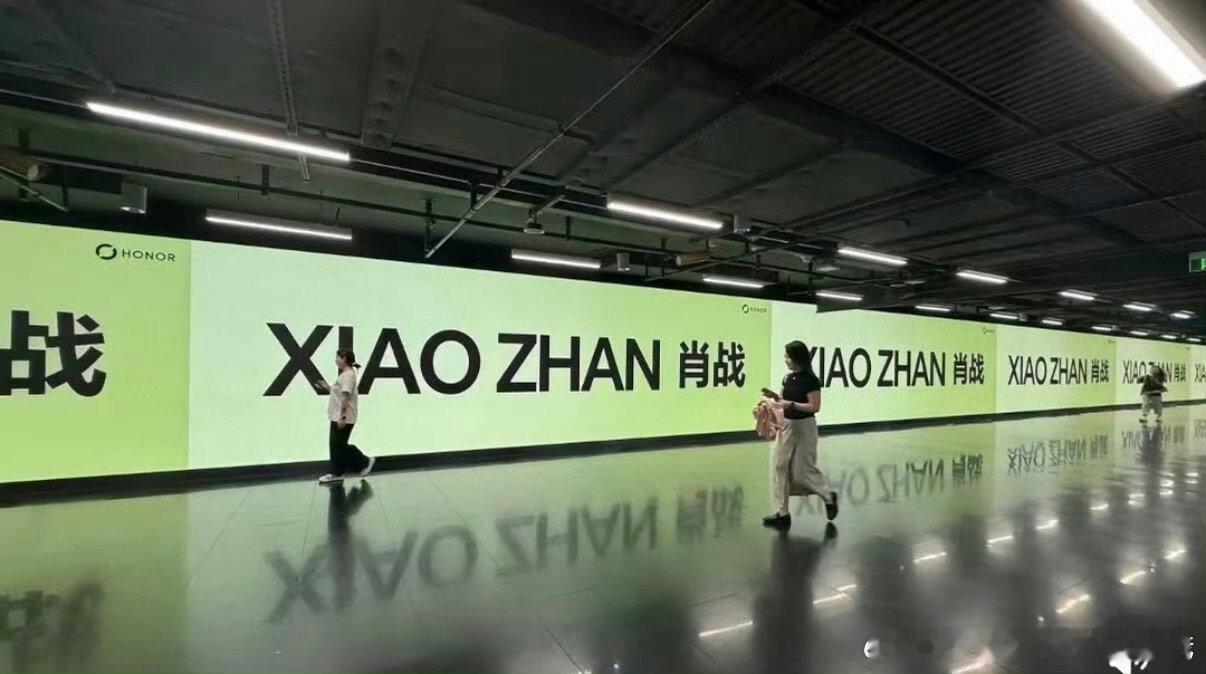 #肖战[超话]##肖战主流刊盘点# [微笑][赞啊]
把目光投向更广阔的天地，以镜头作为沟通世界的桥梁，与荣耀Magic9一起，在一次次快门按下时，记录生活独有的鲜活与热烈。
#肖战荣耀Magic9##​肖战荣耀十年双向奔赴# ​