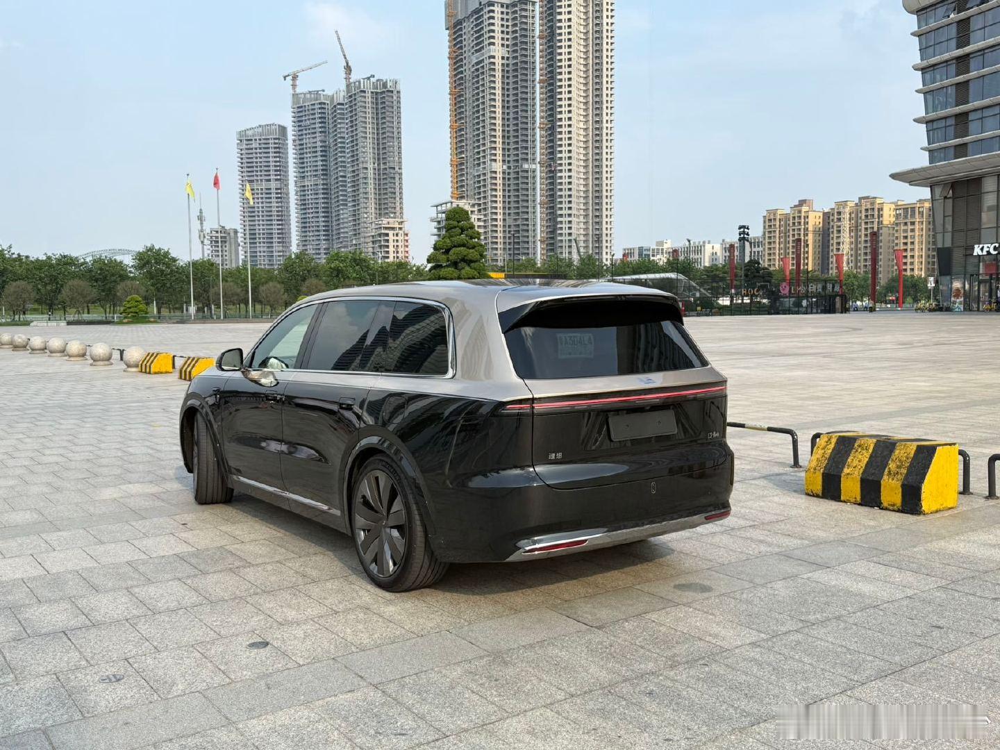 广州租车✅
26款理想L9Livis
顶配双零重力座椅，后轮转向 ​