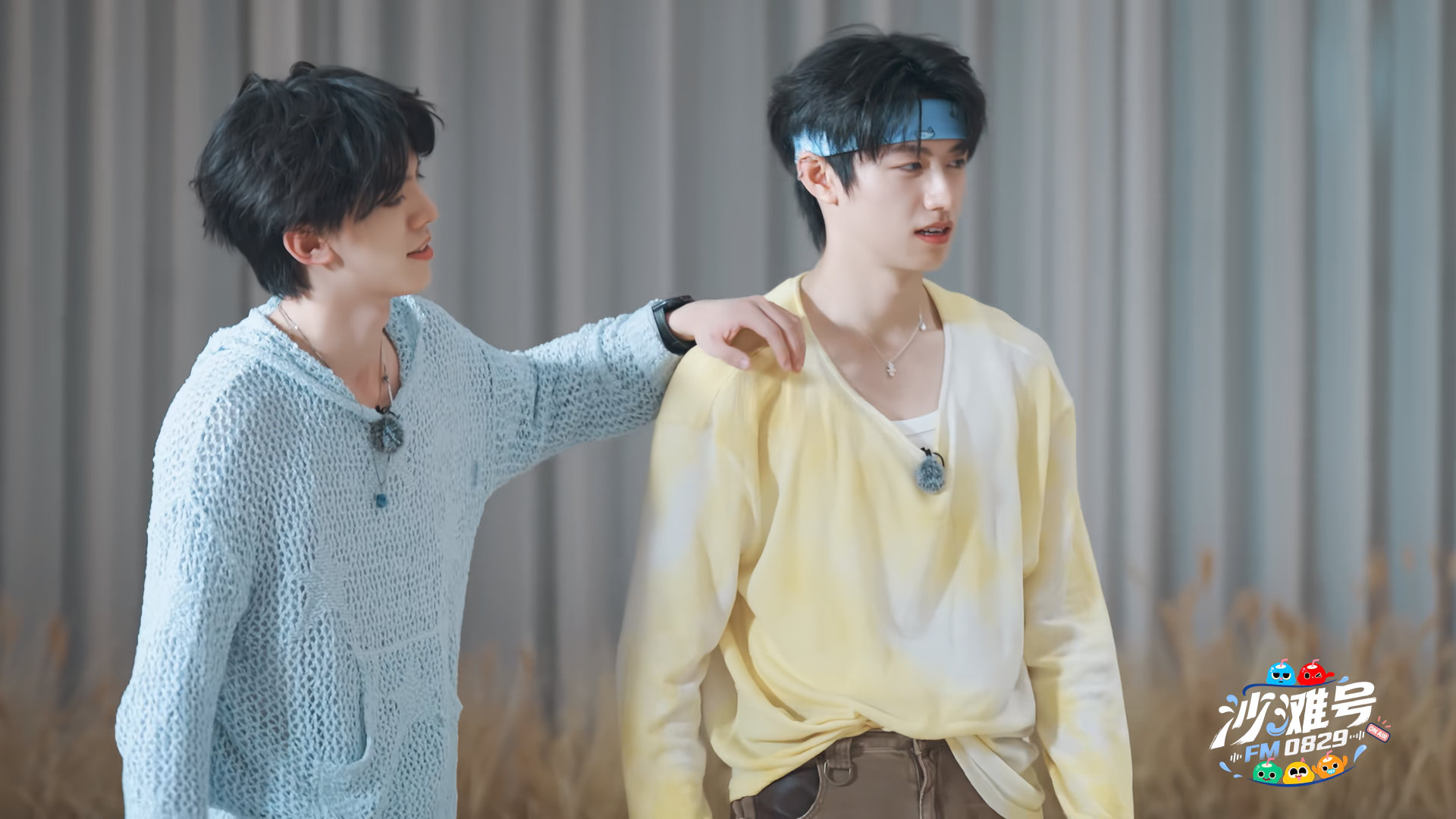 一集走完恋爱全过程
相遇→牵手→恋爱→求婚→拜堂→洞房

#目之所及 鑫之左想# ​