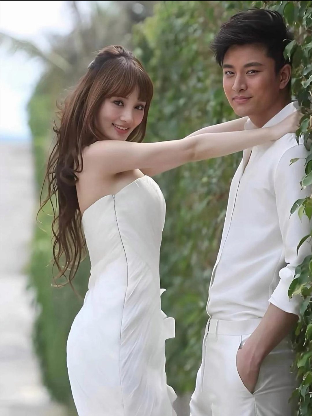 翻出‍李小璐‏⁠和‎贾⁠⁠﻿乃亮当﻿‏年那﻿‏组结婚照⁠‍⁠，李小璐⁠是真的‏⁠抢‌﻿⁠眼‎——笑⁠起⁠﻿来甜，皮‌肤又白，妥妥就﻿﻿‎是一堆男人心﻿﻿‌里的‍女神‌﻿。 ​