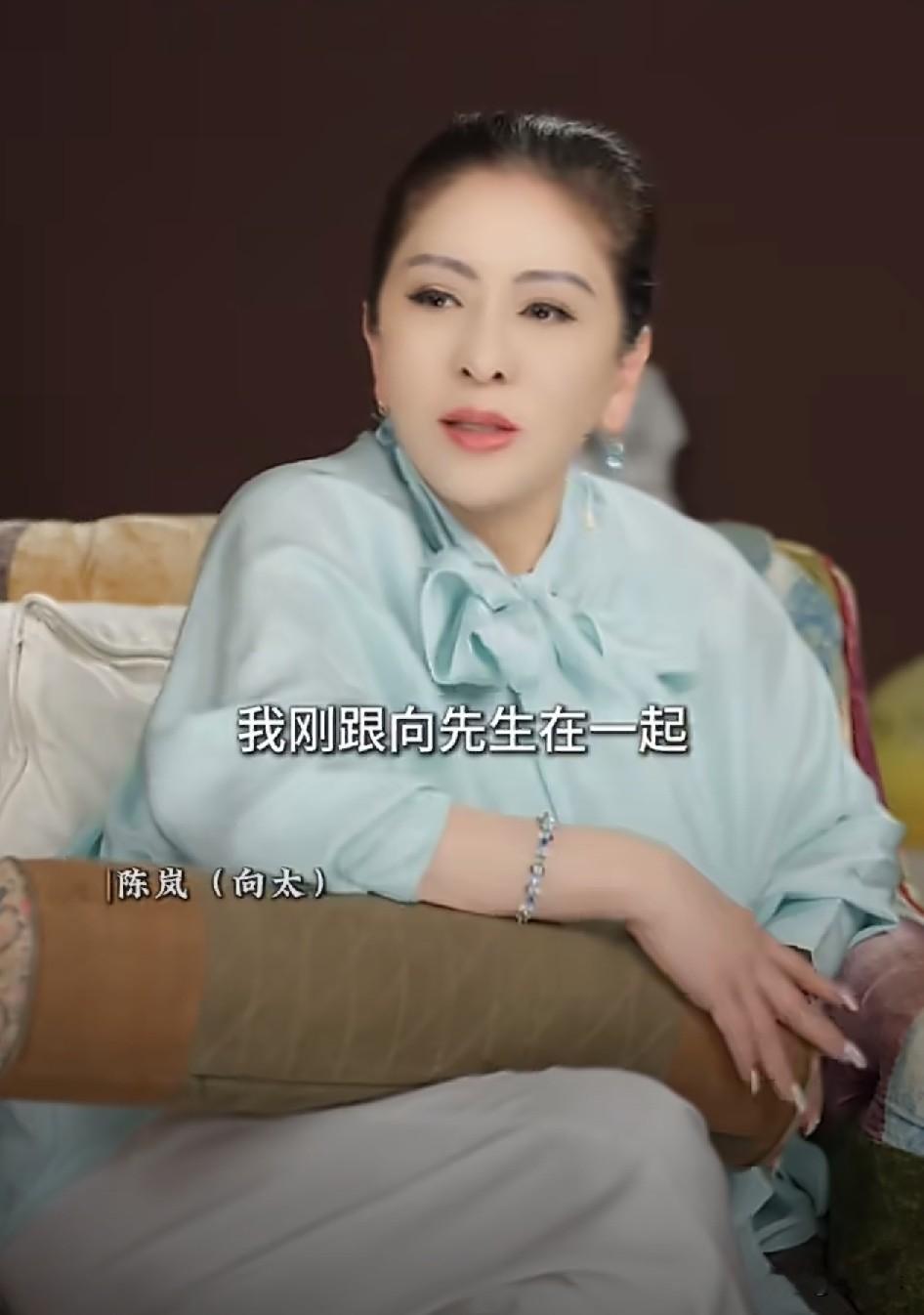 向太：“我刚跟向先生在一起，就有小孩子，我讲都不讲的，我自己偷偷就拿掉了，我事隔十年才告诉他，在一起时间太短，我不想用一个小孩子去逼他娶我，不想给他压力。”

向太觉得自己拿掉孩子，是因为她想向华强是心甘情愿的娶她，而不是因为孩子。

而且向太觉得女人未婚先孕，很容易被对方拿捏，让自己很被动。

向
