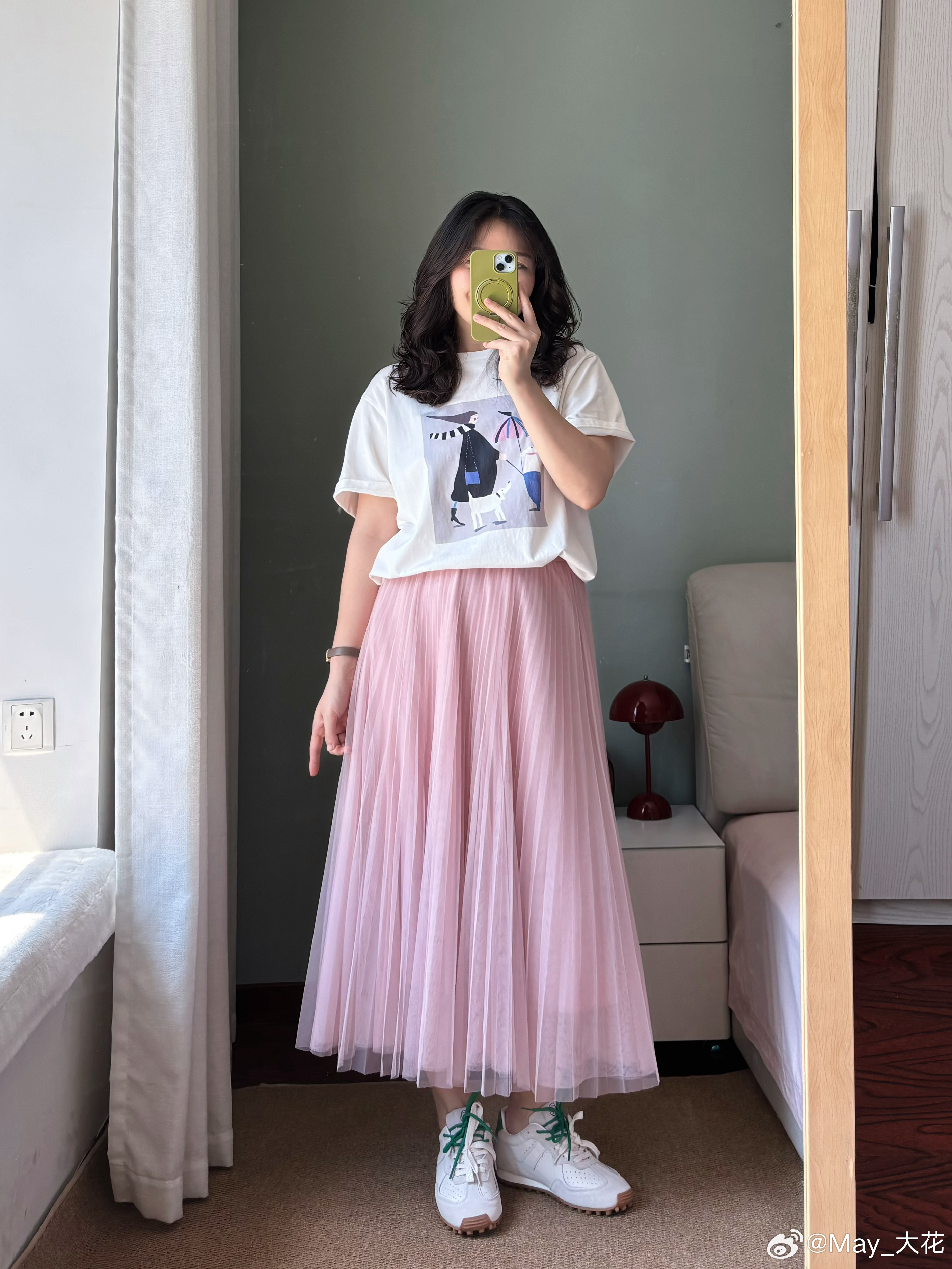 滴滴～早更一个！腰是没有的，但衣服是好看的。 ​​​