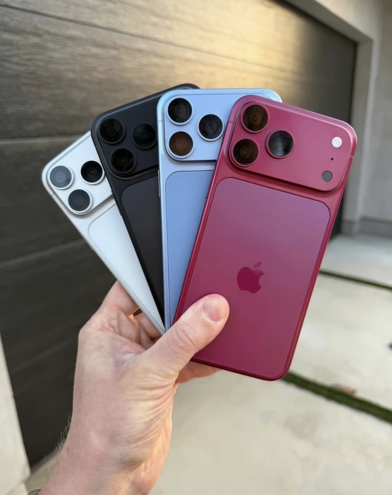 ！！！

🦈苹果2026年秋季发布会定在9月9日，但多个消息都说iPhone18标准版这次不会出来，要等到2027年春天才能见到，大概在3月之前。

🦈苹果这次打破了十几年来的老传统，以前都是秋天一口气把全系列都发了，今年9月只发iPhone18 Pro、Pro Max和第一款折叠屏手机，标准版、18e和Air2都挪到明年春 ​