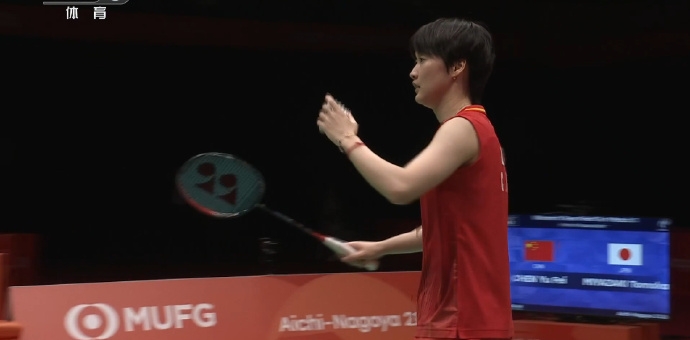 🏸2026亚运会羽毛球女团决赛，中国队3-0完胜日本，拿下本届羽毛球项目首金！
✅王祉怡 2-1 山口茜：14-21、21-19、21-17
✅刘圣书/谭宁 2-0 福岛由纪/松本麻佑：21-16、25-23
✅陈雨菲 2-0 宫崎友花：21-10、21-11