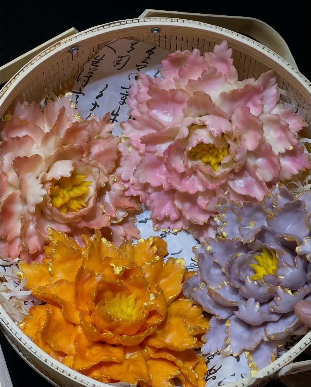 远看一桌大餐近看全是花馍传统手艺太厉害了，制作的东西好逼真。 ​​​
