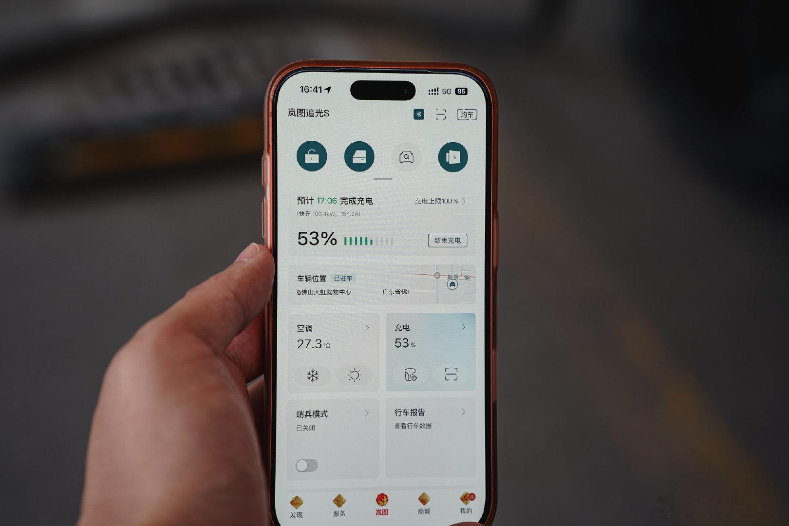 追光S第一次充电，算不上正儿八经的，主要是国庆节停车场太麻烦，蹭一下免费的两小时停车而已，桩是老桩，120千瓦，吃到了100千万，目前还没有摸到极限。

这个速度已经很可以了，我这个追光S的是后驱标准续航的版本。#岚图追光S# ​