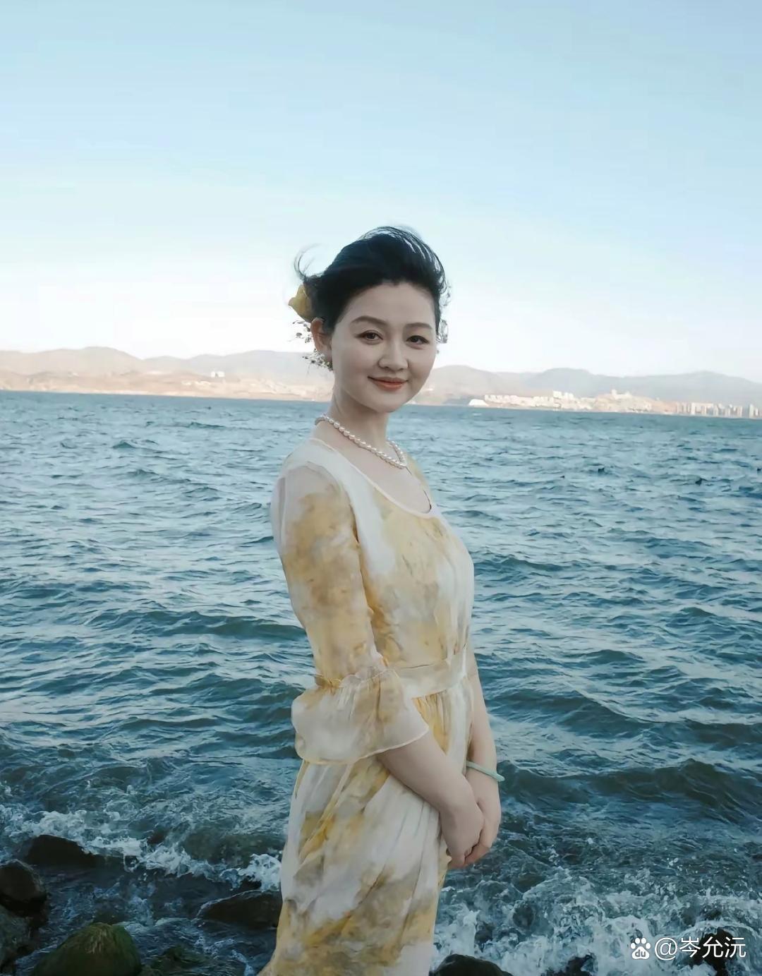 最近有个⁠姑娘火‎‎了，她自称‍‍﻿跟大S﻿长得特别像，‎‍‌大家‎‏‍快来评⁠‏评，到底像不⁠‌像？‏ ​