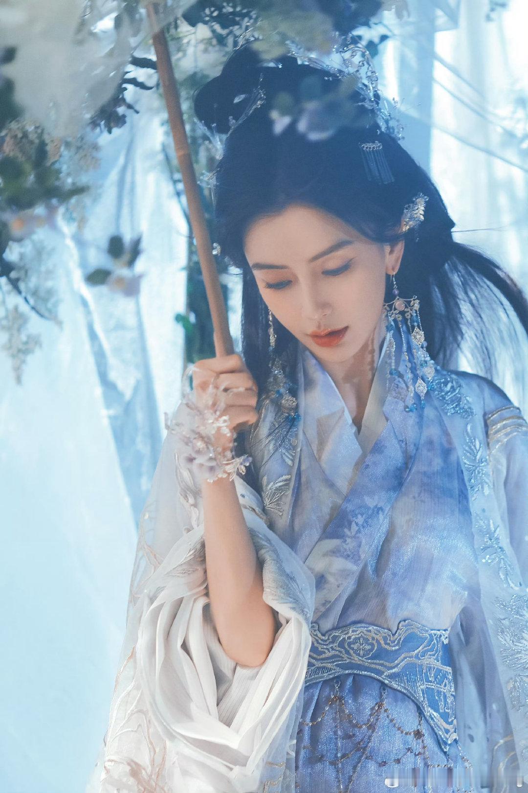 #angelababy[超话]# ab#angelababy# 

相册里存着无数张照片   你总是主角

​