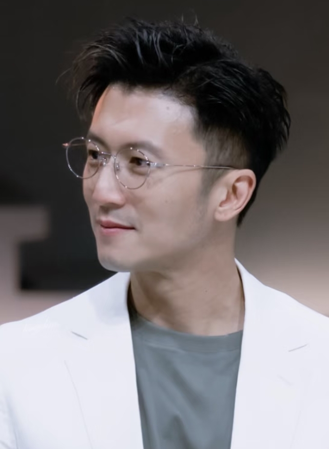 近日谢霆锋在综艺节目一饭封神里说出了他为什么会一直跨行业，居然源自于内心焦虑，大家觉得上天为他关上了哪一扇窗呢？