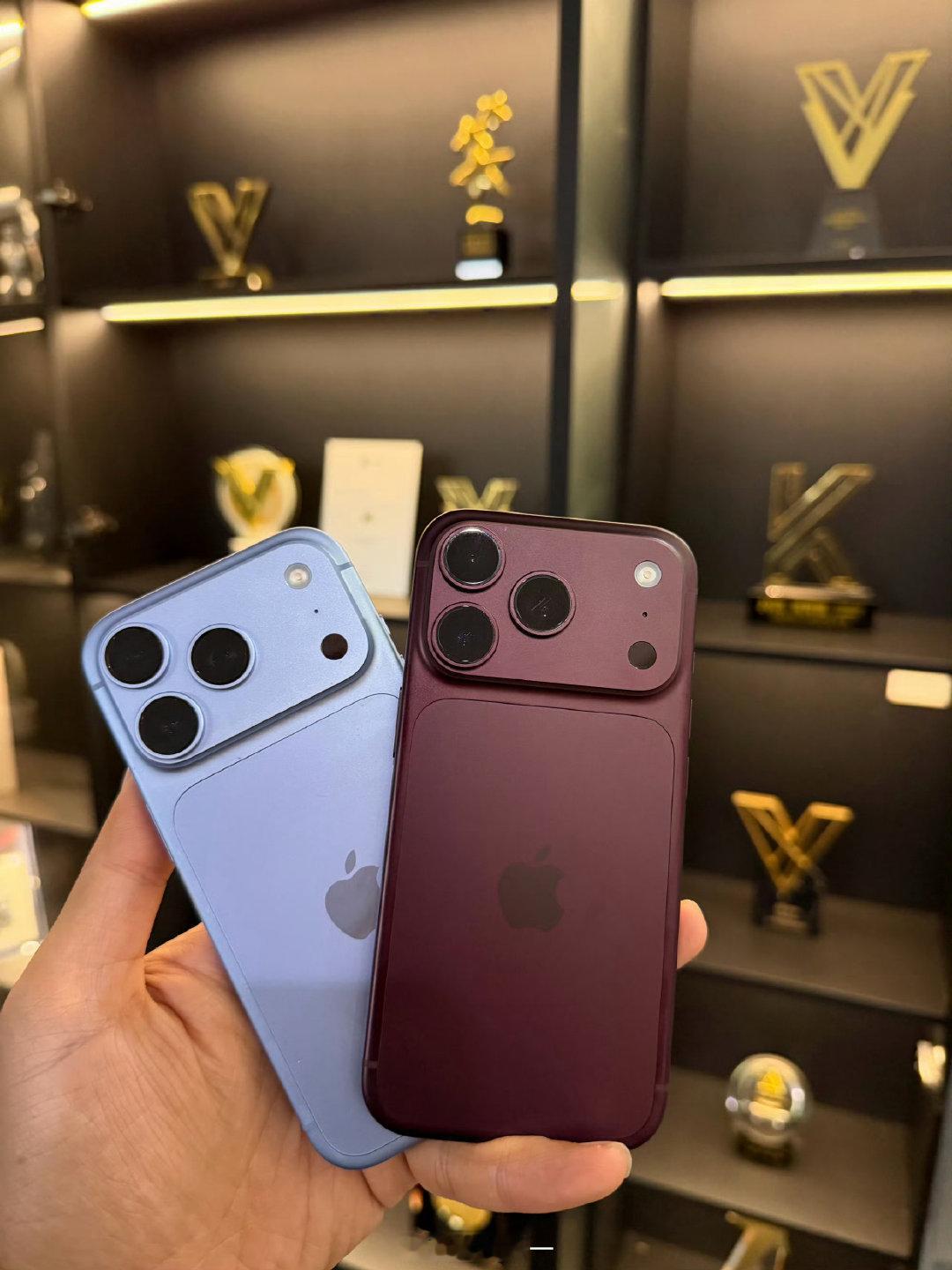 #科技新一iPhone18Pro用半天就腻了#半天？这么久，不是3秒吗[泪奔] ​