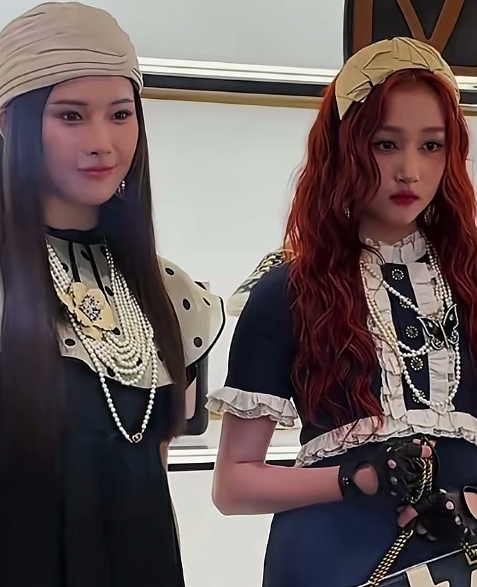 赛场到荧幕，吴艳妮的飒爽与关晓彤的灵动，同框展现魅力碰撞。 吴艳妮和关...