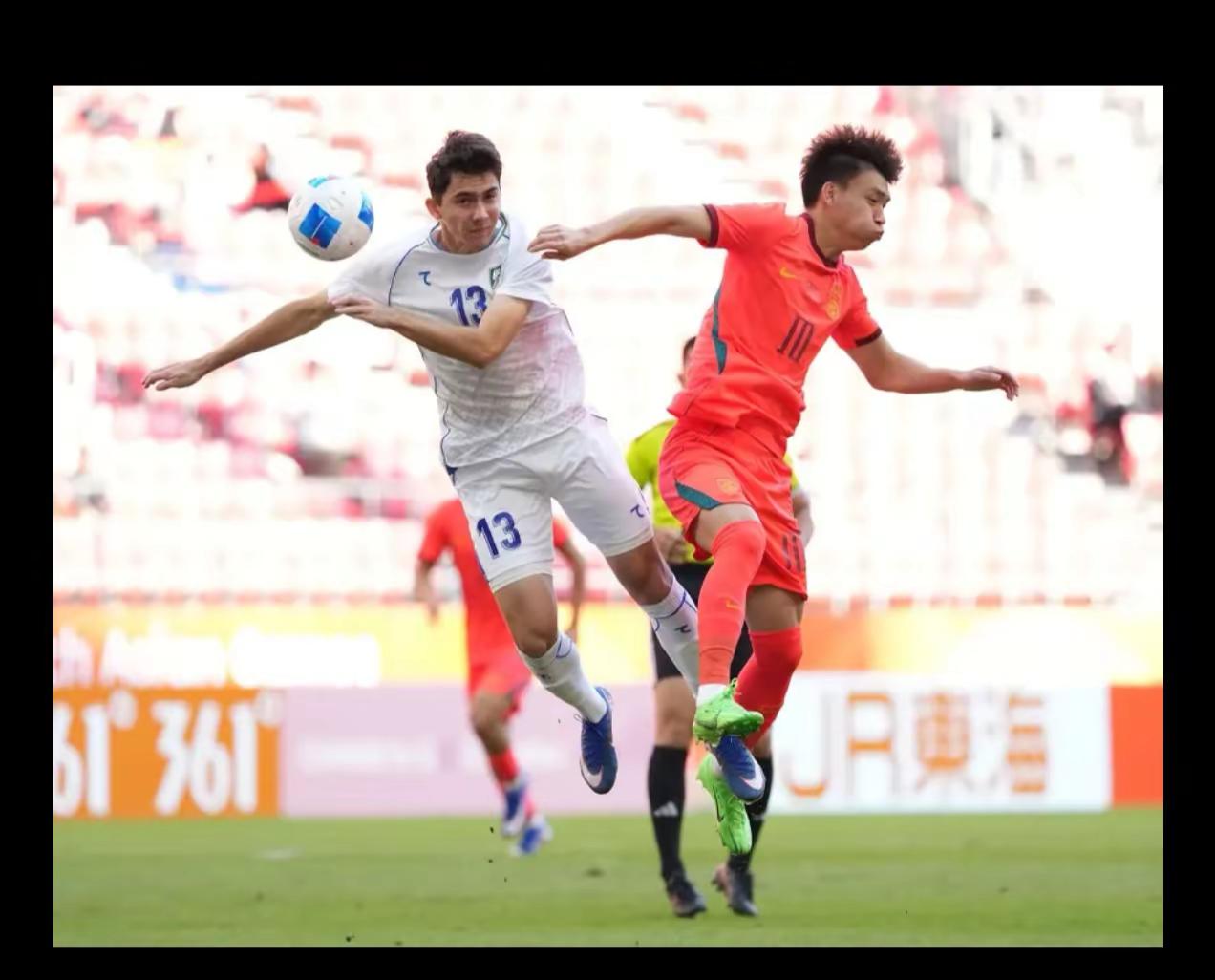 亚运男足系列二。亚运男足勇可嘉,九十分钟力拼杀。点球鏖战终获胜,廿八记录被冲刷。