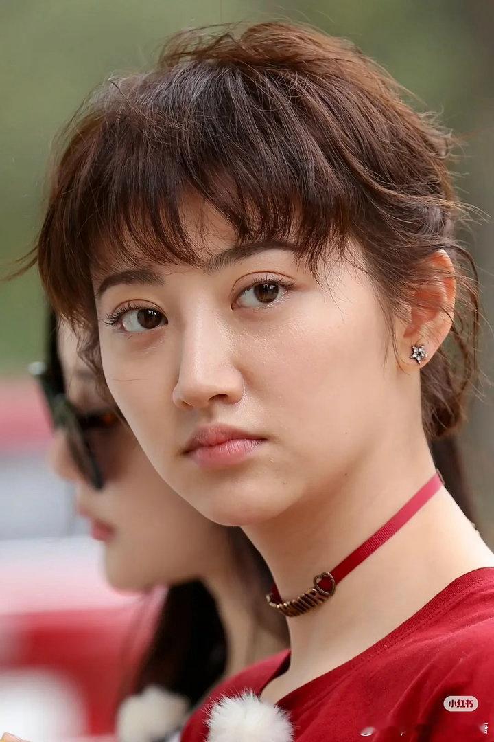 景甜长成这样，有我好看吗？ ​