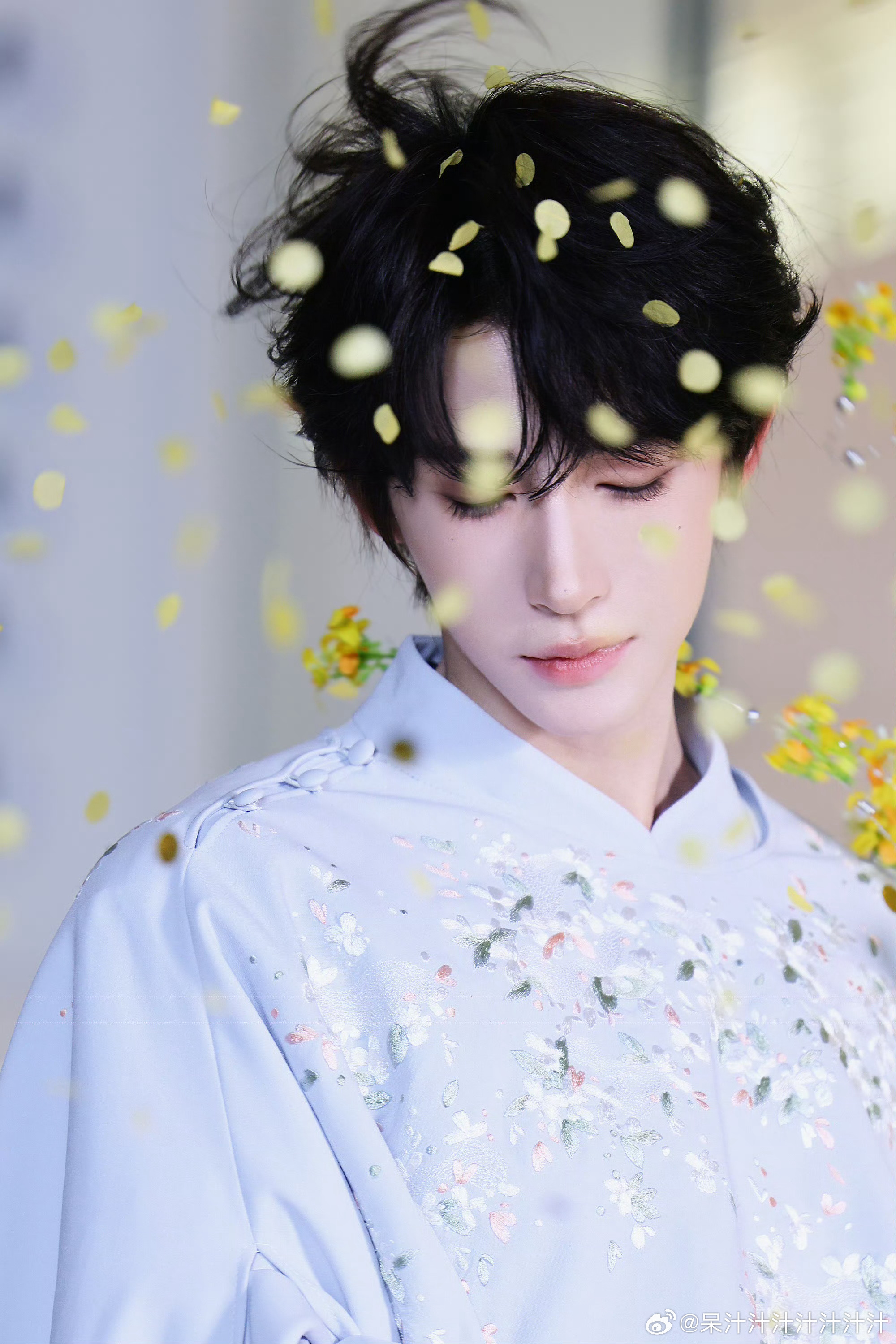#刘宇廿六驭梦山河# 💙#刘宇0824生日快乐# 这些照片咋这么帅呢 提前祝刘宇生日快乐#刘宇[超话]#​