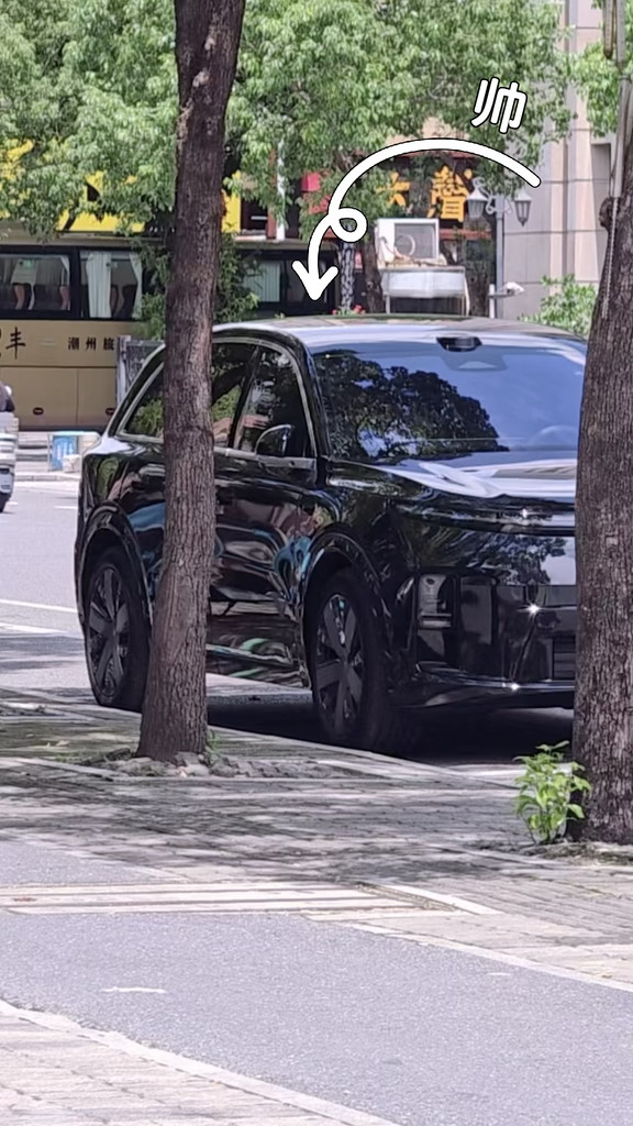 理想L8livis已提车50天
目前情绪价值拉满
梦中情车就是那么喜欢
提车后疯狂得跑高速出差
300km能到的地方我绝不用油
你可知300km是什么概念吗
跨越半个省啊乖乖
回程15分钟在理想超充站补个电
上厕所慢一点都怕充完超时妨碍到别人
恐怖如斯 真没选错车
#理想L8 #我的智系车