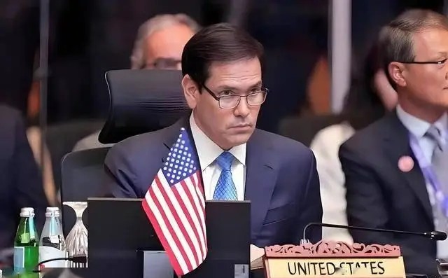 被中国制裁打疼了？美国国务卿鲁比奥总算回过味了！他自己都说过：“中国是大国，十几亿人口，全球第二大经济体，手里还有核武器。中美之间要是没来往、不沟通，那简直荒唐到极点。”
10月17日，路透社报道，多边开发银行推出新的关键矿产合作框架，准备帮助矿产资源丰富的发展中国家发展加工、精炼和制造能力。过去许