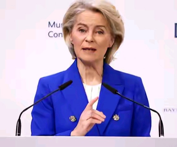 冯德莱恩近日大动作不断，不打算陪美国玩了，扬言要成立“欧洲安全理事会”，打算要带上乌克兰、英国、加拿大、挪威一起建成自己的小圈子，唯独要把“老大”美国挡在了门外。她这么做本质就一句话：北约靠不住，欧洲自己来搭台子，美国被晾在一边，北约裂痕立马被搬上了台面。
美国一直高高在上，欧洲早就不满了，而且在俄