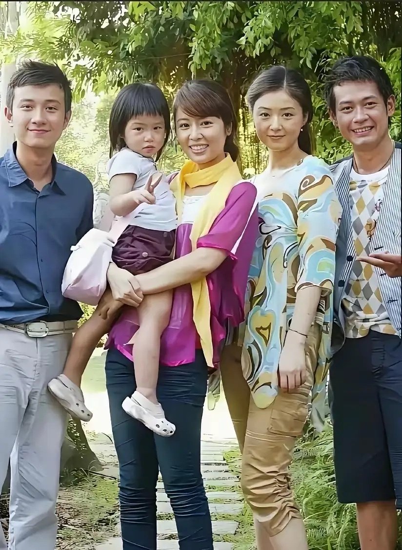 2009年老剧剧照，能认出里面超过2个人，就算厉害了！ ​