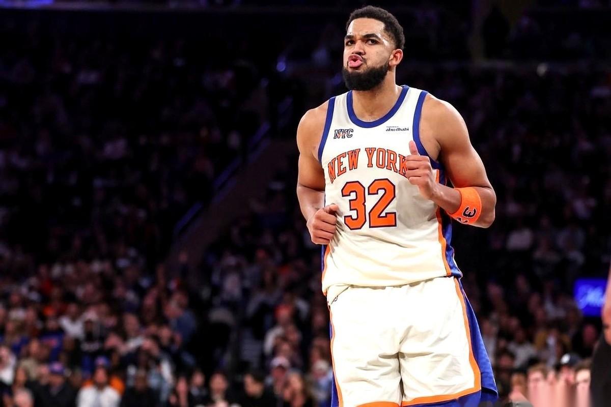 尼克斯这场球，输得让人脑子发麻。 终场哨响，比分牌上就差1分。可教练低...