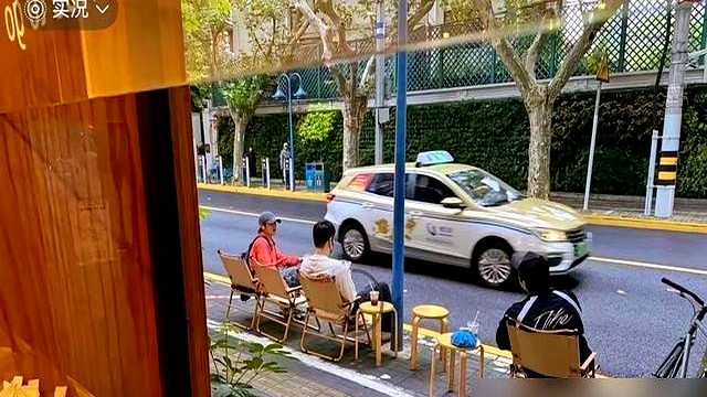 卡尺往头顶上一压，明星的身高谎言当场被戳穿。

五哈节目组动真格，现场上专业仪器量尺寸。邓超、陈赫站上去，数字和官方通报一模一样，没掺半点水分。旁边的王勉一上去，机器报出的数字瞬间缩水，场面一度凝固。

更绝的是量坐高。陈赫一屁股坐下，上半身数据高得惊人，站起来却总让人觉得没那么拔尖。原来驼背加上身