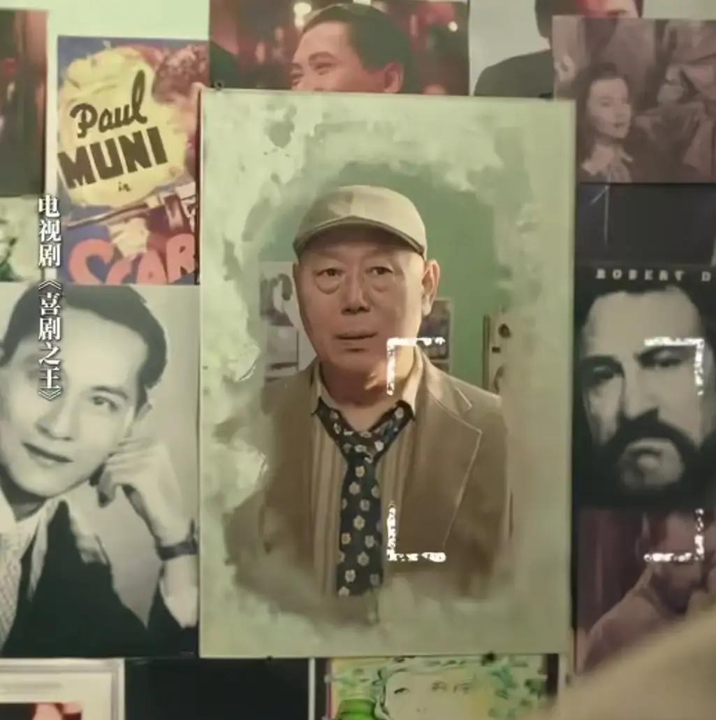 当年李诚儒把周星驰的无厘头批得一文不值，谁能想到，这俩人竟然能坐到一个片场里拍戏。
而且周星驰一上来就给他安排了个极度讽刺的戏份：专门演一个打心眼里瞧不起无厘头的严肃派。
这哪是找人客串，分明就是当面递刀子。
第一天进组，周星驰直接把李诚儒当年在节目上开火的视频调出来，两人并排坐着看。看完周星