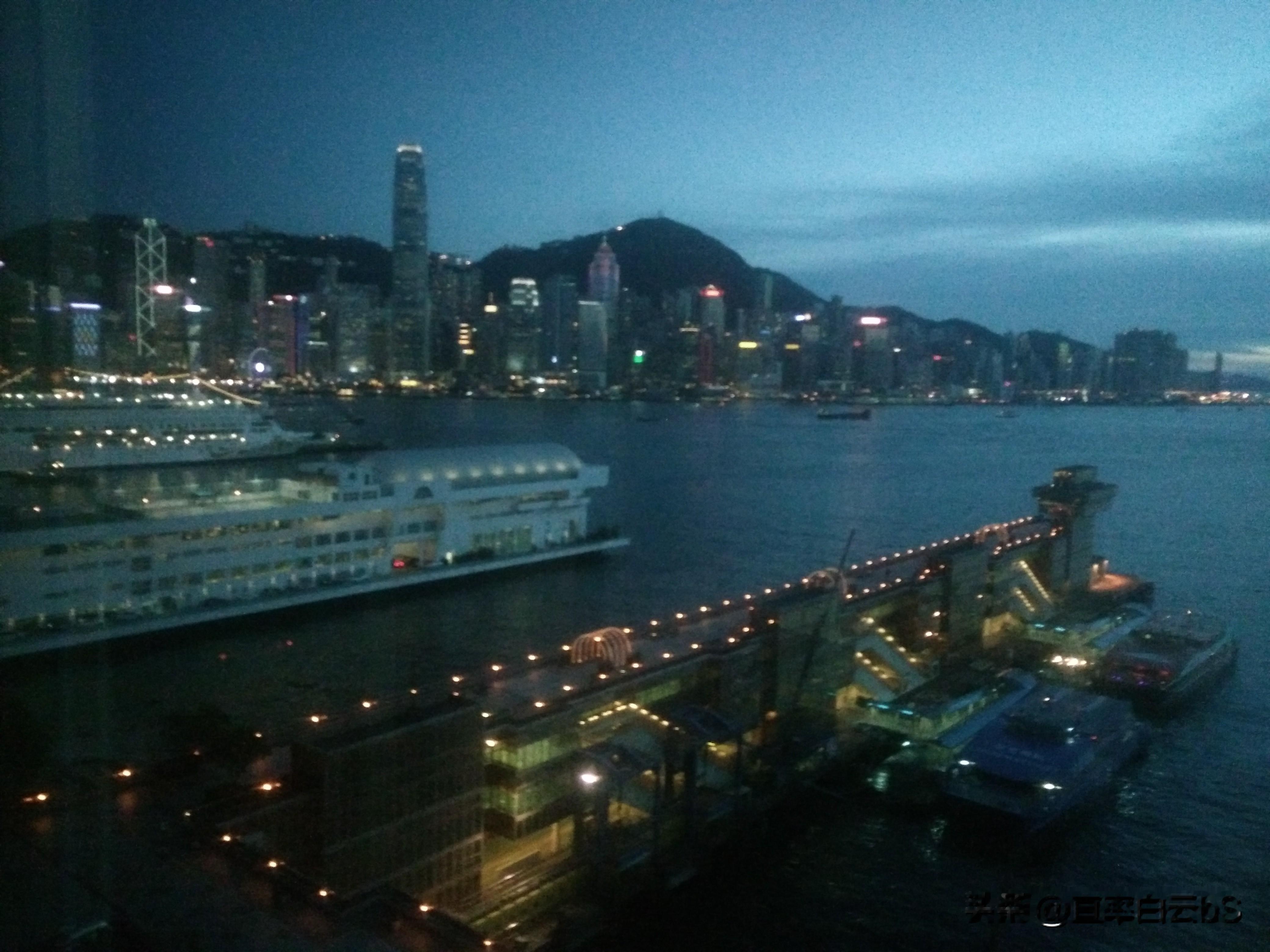 北约老牌成员国土耳其，居然公开说要考虑正式加入上合组织了！

事情就发生在前几天，比什凯克上合峰会刚散场，埃尔多安在回国的专机上顺嘴就放了这颗“炸弹”：土耳其目前只是上合对话伙伴，下一步要评估、推进，把身份升成正式成员国。他还不忘补一句：这不意味着跟西方掰了，咱们搞的是“360度
