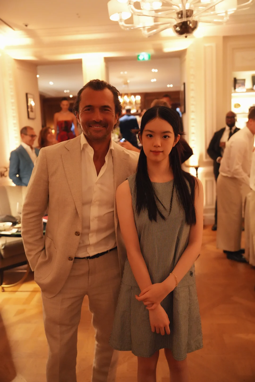 巴黎旺多姆1号萧邦酒店内的私人聚会，与《Emily in Paris》...