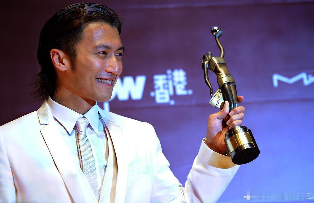#谢霆锋[超话]# 谢霆锋每日一图（30）锋哥每日一图（30）#谢霆锋# #靳理政[超话]# ​