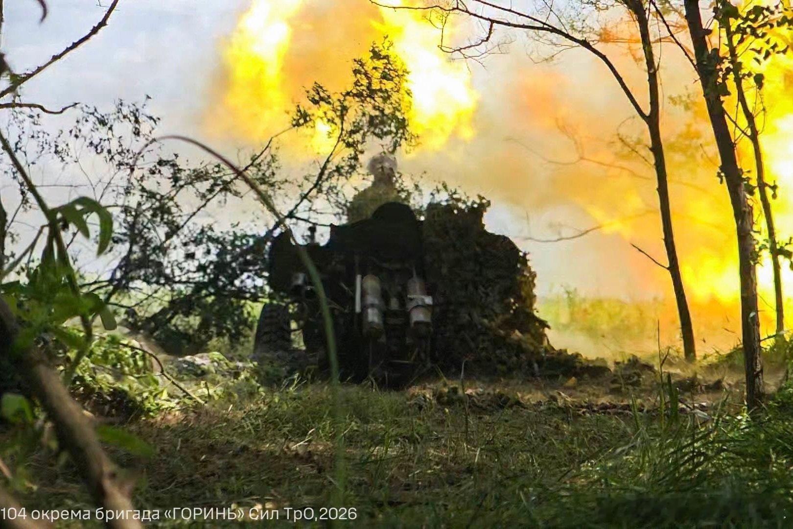 值此乌克兰领土防卫日之际，泽连斯基向大家致以祝贺：“感谢你们，勇士们——感谢你们每一个人！”
#俄战略轰炸机坠机画面曝光##俄罗斯32座最大炼油厂中28座遭袭##特朗普要求乌克兰停止攻击俄炼油厂##普京谈俄中关系##乌克兰要报复俄罗斯# ​