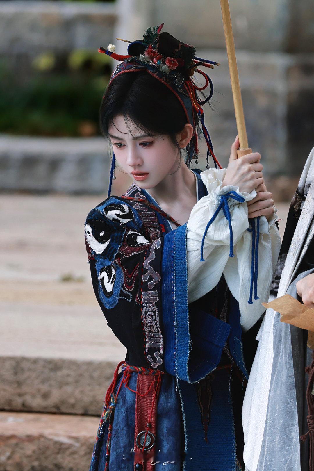 #鞠婧祎[超话]##鞠婧祎 来战#jjy#鞠婧祎阿黛# 
皎月当空，阿黛揽一怀中秋清光，岁岁皆圆满🌕
中秋快乐！ ​