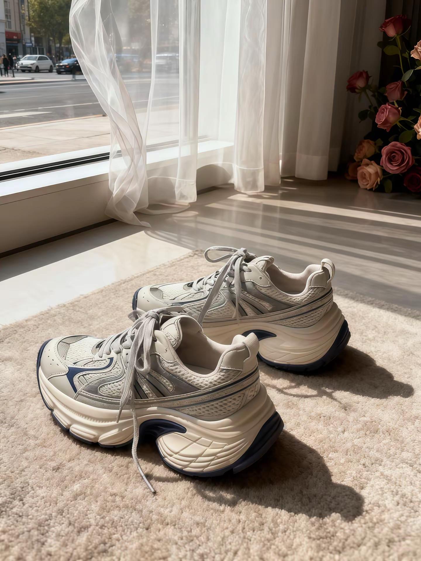 “宝子们这双鞋一上脚我直接梦回甜剧名场面——你就想啊，穿它出门刚好撞见...