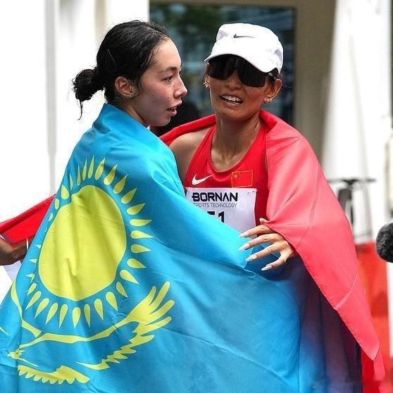 《对手穿错鞋子，中国队递补获得女子马拉松竞走金银牌》中国选手旦增曲宗递补获得金牌，马丽递补获得银牌。亚运会官网女子马拉松竞走最终成绩单。 ​