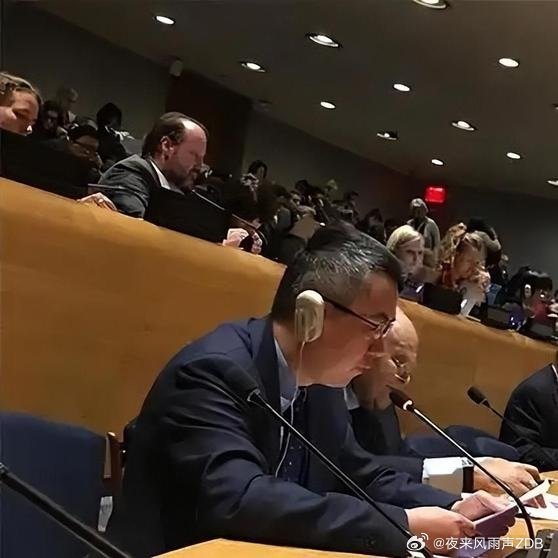 《1：42局面出现，中国在日内瓦遭围攻，美国首当其冲，带着约40个国家围攻中国，中方强势回击。》日内瓦裁军谈判会议室里，美国带着约40个国家围攻中国，只因中国7月6日那发潜射洲际导弹——李驰江当场点名：麦克风外交，纸老虎！ ​