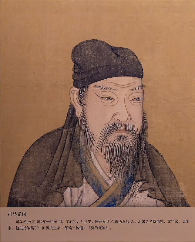 很多人以为赵匡胤是开国皇帝，他的子孙在北宋肯定横着走，实际情况完全反过来。
赵匡胤自己有两个成年儿子，赵德昭、赵德芳，他去世后弟弟赵光义继位，之后北宋皇位就一直在赵光义一脉传着。赵德昭后来被赵光义一句话逼得自刎，死的时候才28岁，赵德芳更离谱，22岁就“寝疾薨”，死得不明不白。
剩下的赵匡胤后人，基