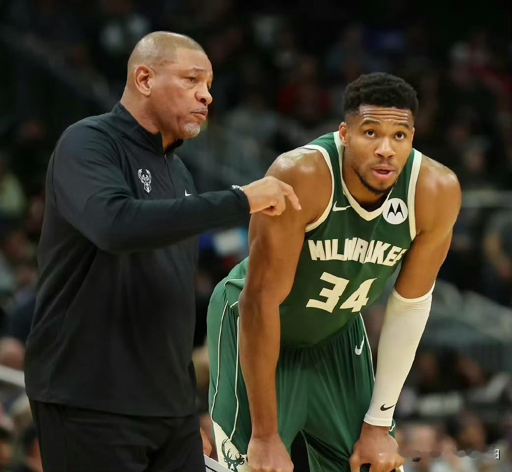 从几年前的总冠军球队到今年进不去季后赛，雄鹿是怎么沦落到今天这一步的...