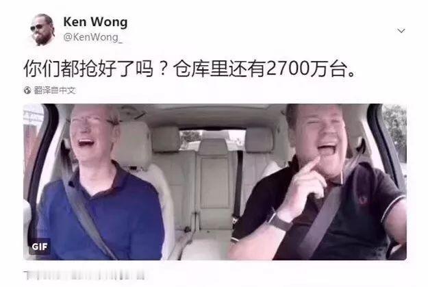 炸锅！iPhone18Pro首销当天就破发？黄牛直言：Pro版本没人要！
今年苹果新机的首发走势真的把我整个看懵了。
9月18日iPhone18Pro系列正式开卖，本来我还提前设了闹钟蹲点抢首发，就想着能第一批拿到新机子臭美，结果刷到每日经济新闻记者在上海陆家嘴苹果直营店的现场探访内容，我直接退出了