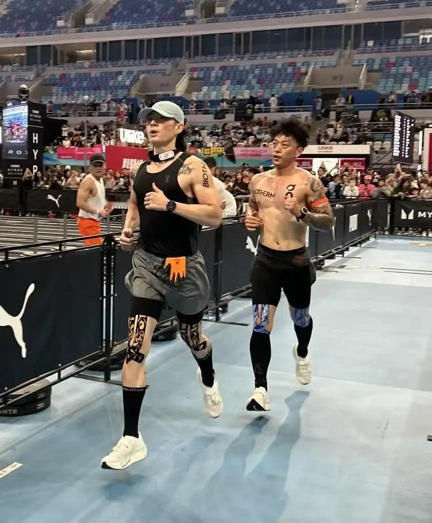 48岁吴建豪现身Hyrox北京站身材好到不像话，以前压根没人知道的硬核比赛，怎么突然王石郑恺全跑来参赛了 ​